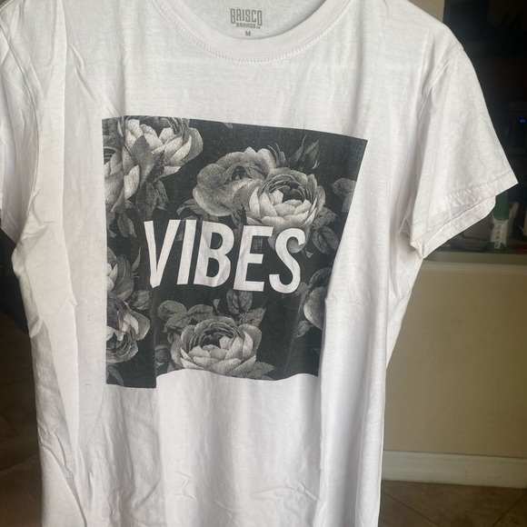 Vibes white Tshirt medium - Picture 2 of 4